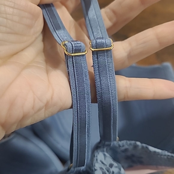 NWT Victoria Secret Size 32D Freedom Cloud Blue Floral Lace Plunge Bra - Picture 14 of 14